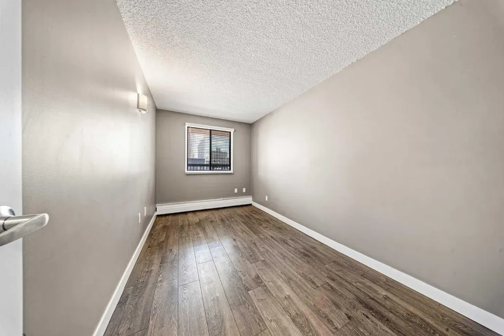 718 12 Avenue SW Calgary AB T2R 0H7