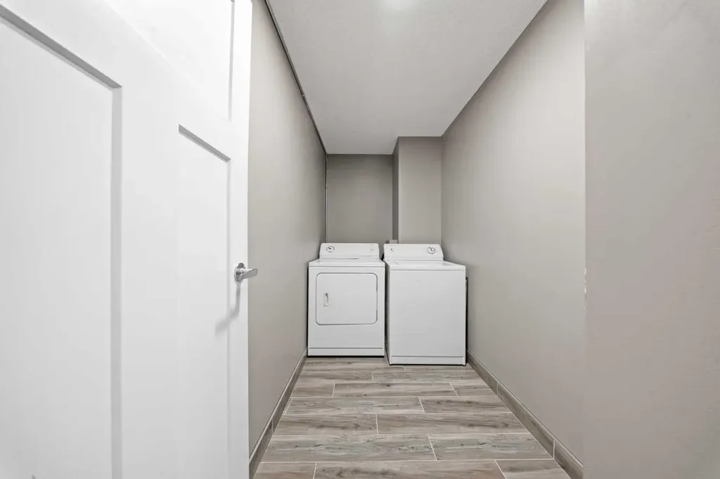 718 12 Avenue SW Calgary AB T2R 0H7