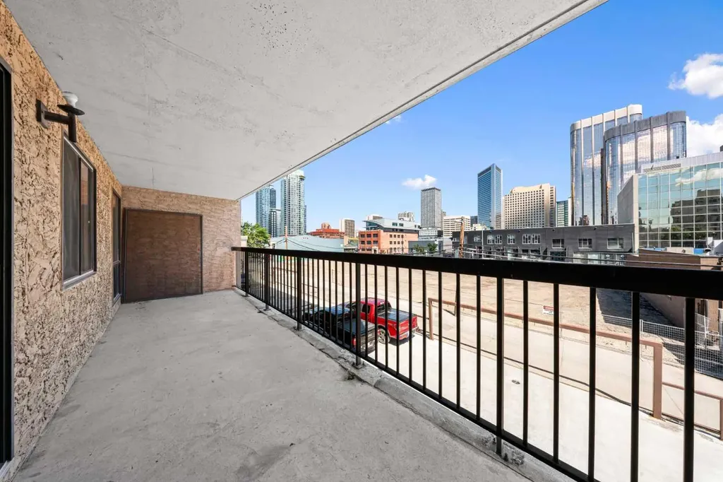 718 12 Avenue SW Calgary AB T2R 0H7