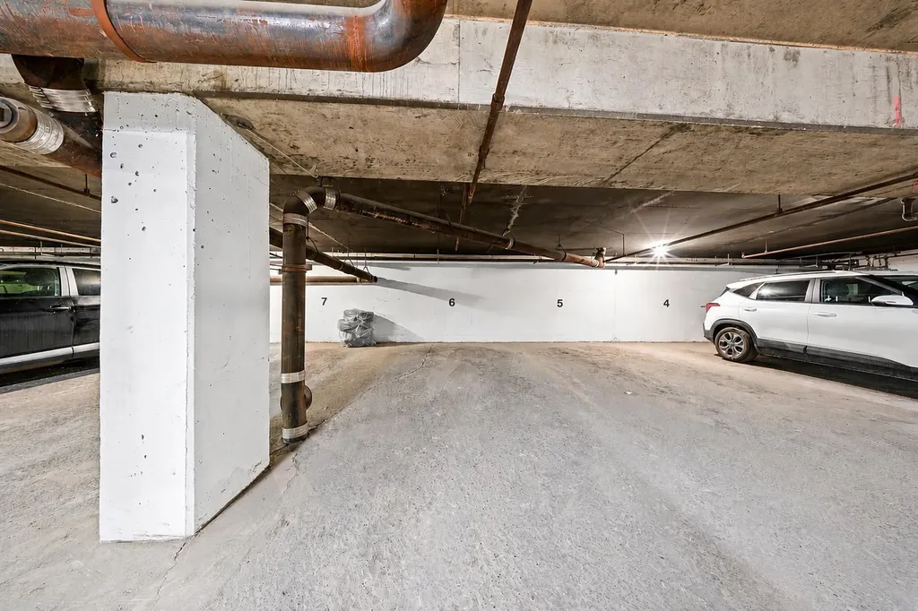 718 12 Avenue SW Calgary AB T2R 0H7
