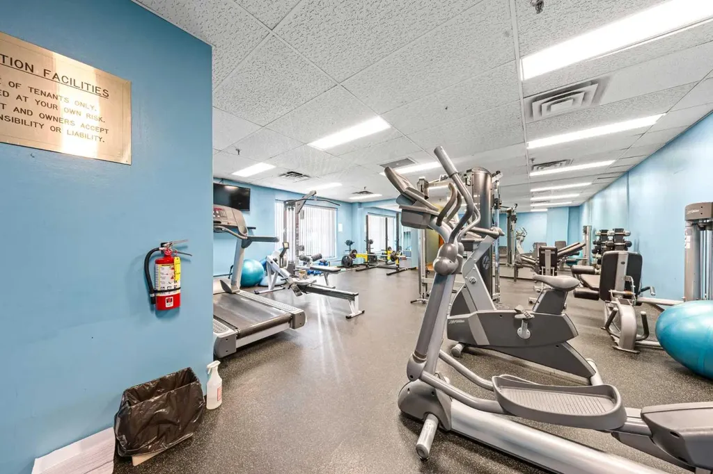 718 12 Avenue SW Calgary AB T2R 0H7