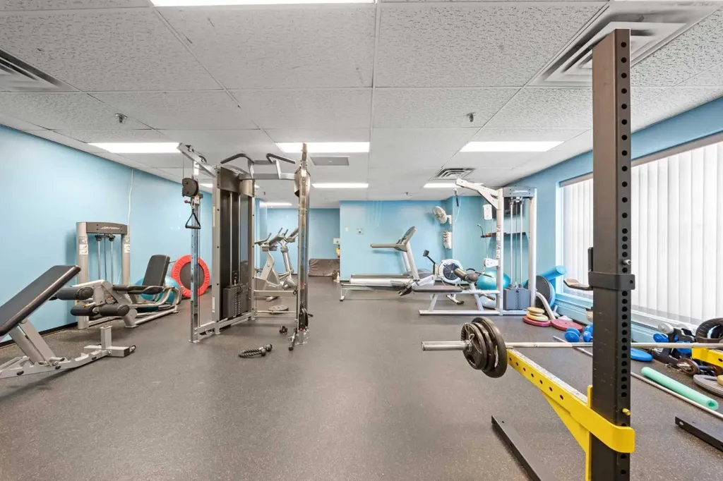 718 12 Avenue SW Calgary AB T2R 0H7
