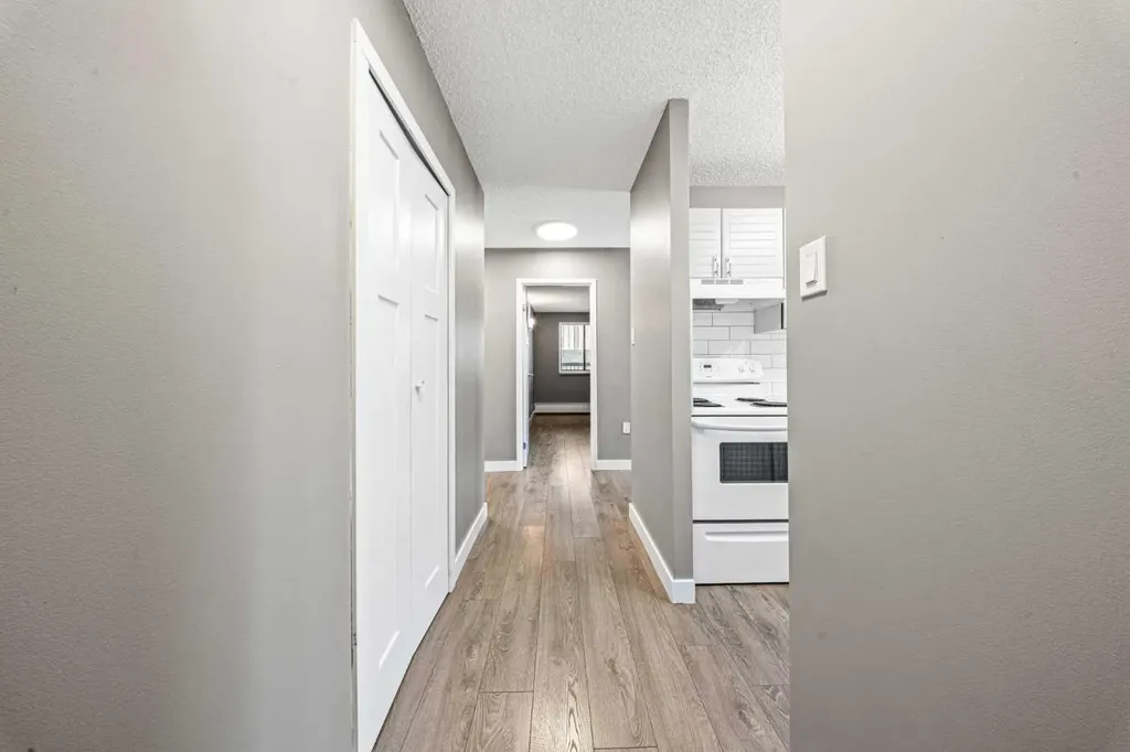 718 12 Avenue SW Calgary AB T2R 0H7