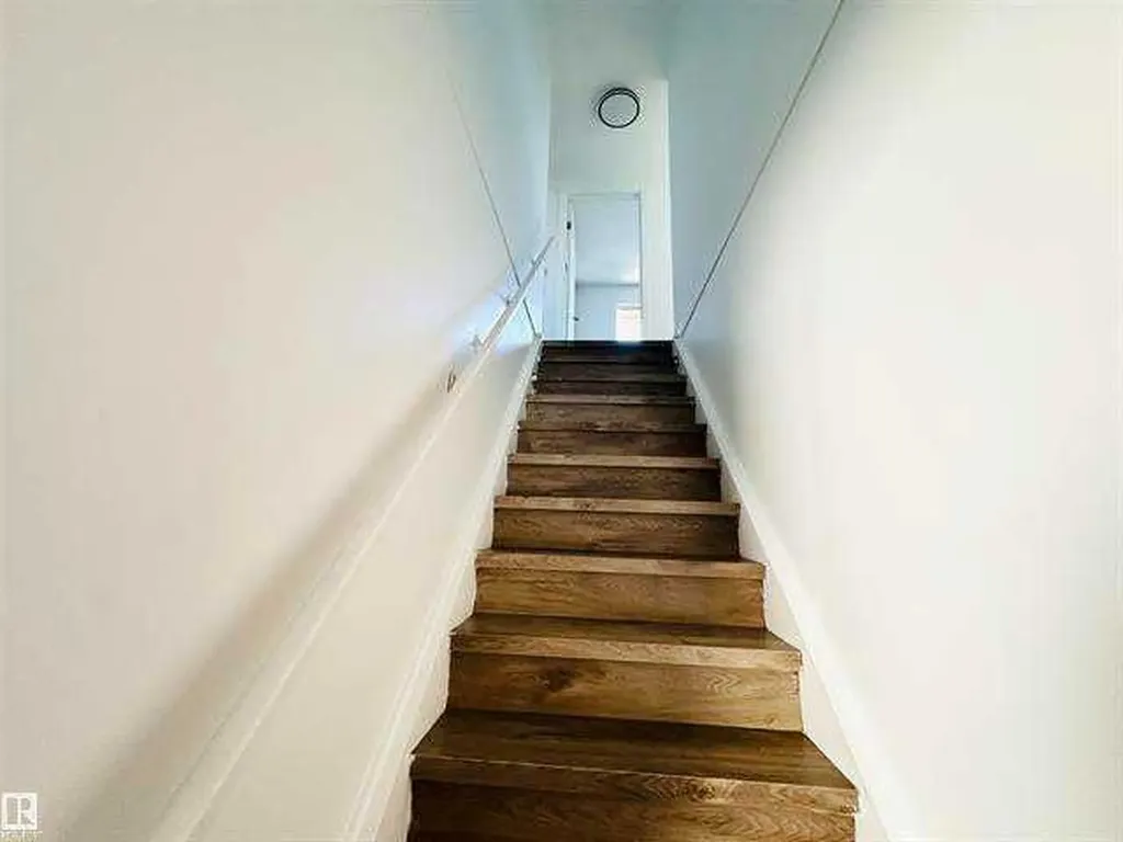 40 Pinecliff Close NE Calgary AB T1Y 4N5