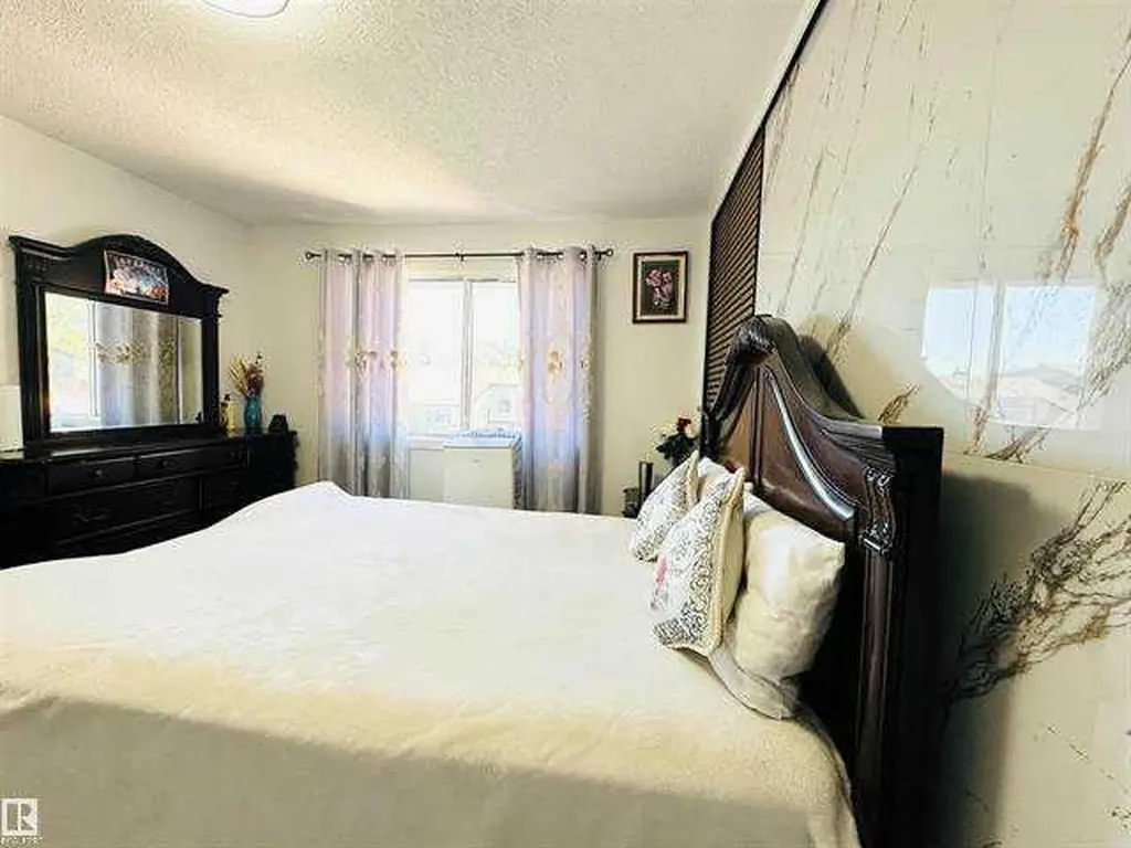 40 Pinecliff Close NE Calgary AB T1Y 4N5