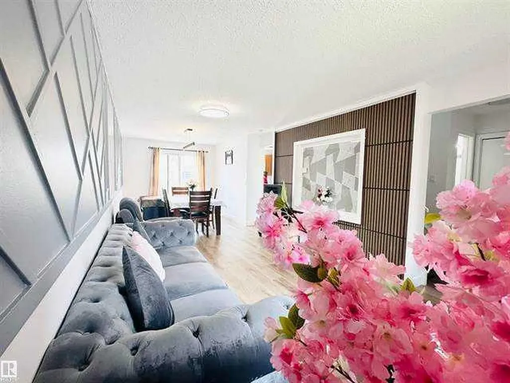 40 Pinecliff Close NE Calgary AB T1Y 4N5