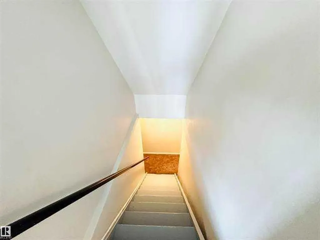 40 Pinecliff Close NE Calgary AB T1Y 4N5