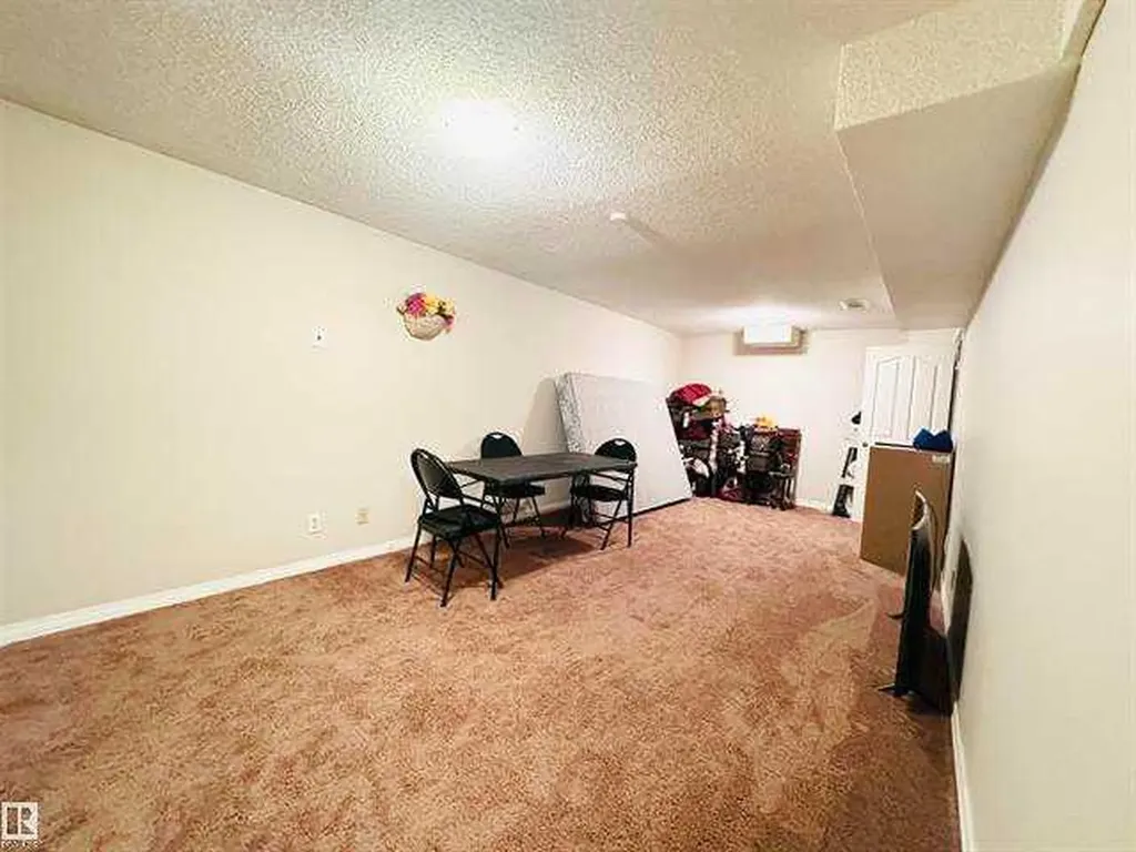 40 Pinecliff Close NE Calgary AB T1Y 4N5