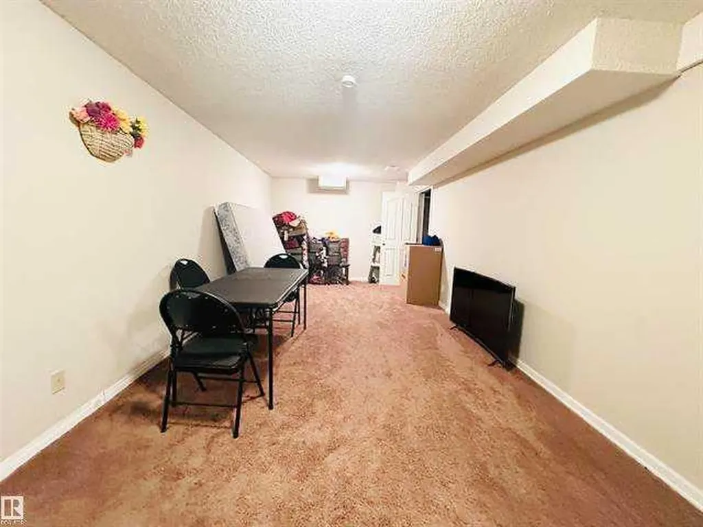 40 Pinecliff Close NE Calgary AB T1Y 4N5