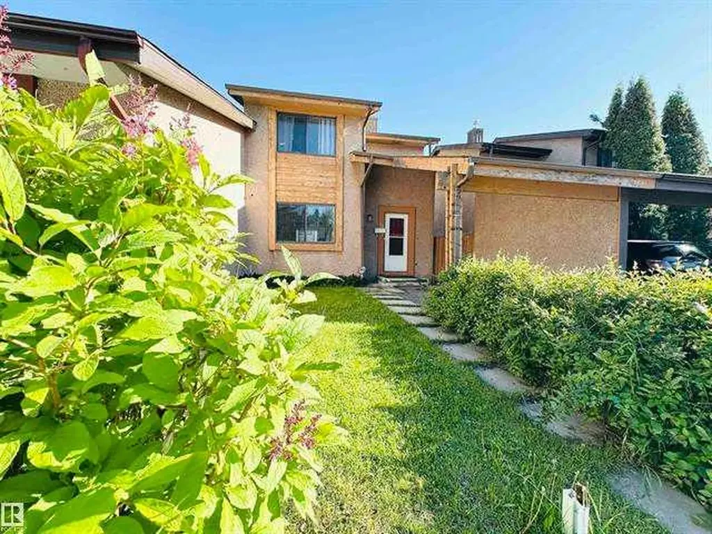 40 Pinecliff Close NE Calgary AB T1Y 4N5