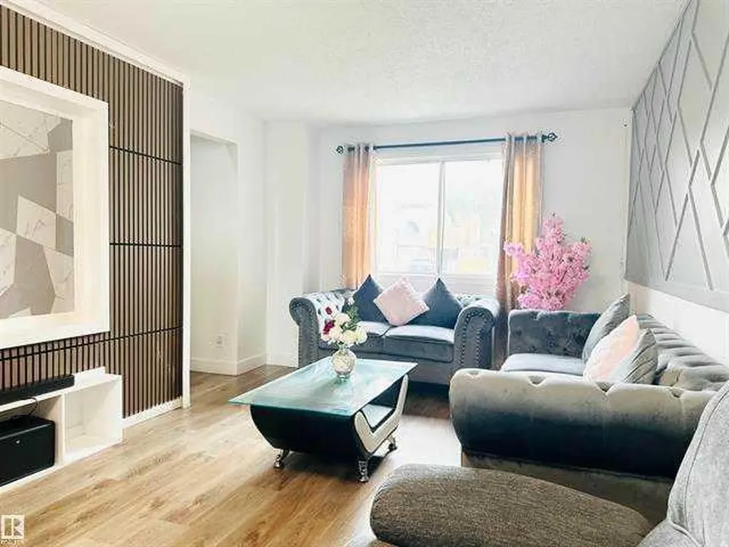 40 Pinecliff Close NE Calgary AB T1Y 4N5