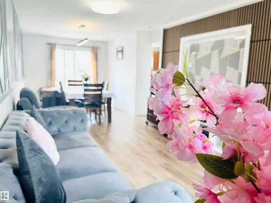 40 Pinecliff Close NE Calgary AB T1Y 4N5