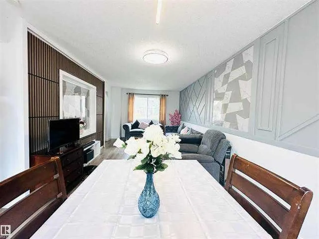 40 Pinecliff Close NE Calgary AB T1Y 4N5