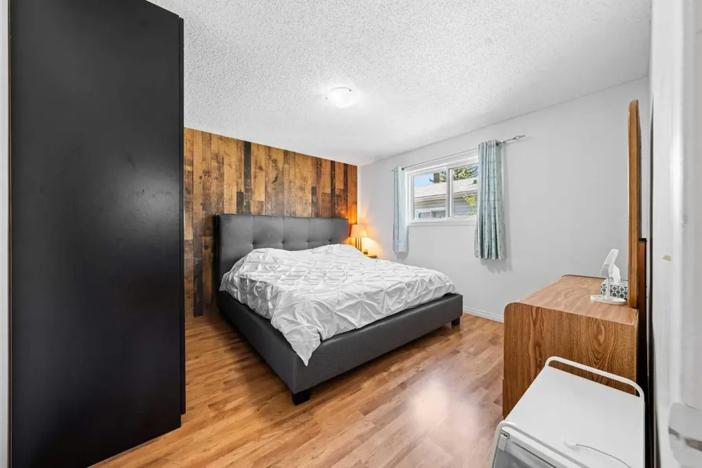 143 Castlebrook Rise NE Calgary AB T3J 1Y3