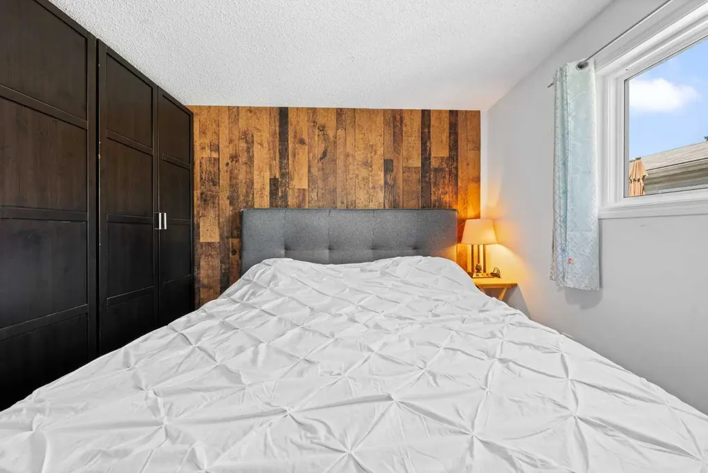 143 Castlebrook Rise NE Calgary AB T3J 1Y3
