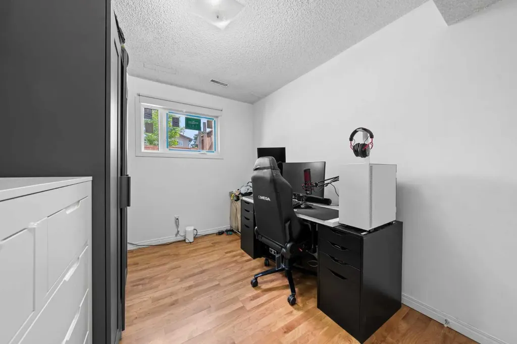 143 Castlebrook Rise NE Calgary AB T3J 1Y3