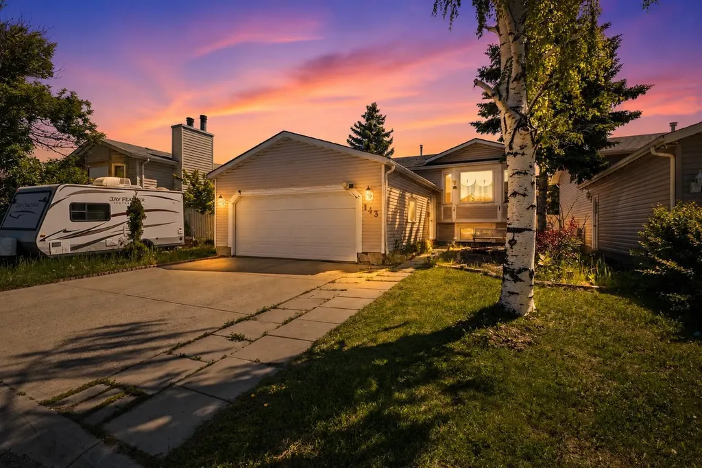 143 Castlebrook Rise NE Calgary AB T3J 1Y3