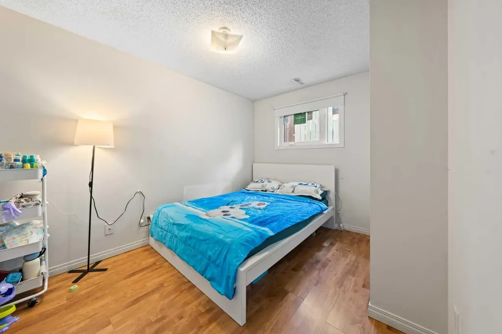 143 Castlebrook Rise NE Calgary AB T3J 1Y3