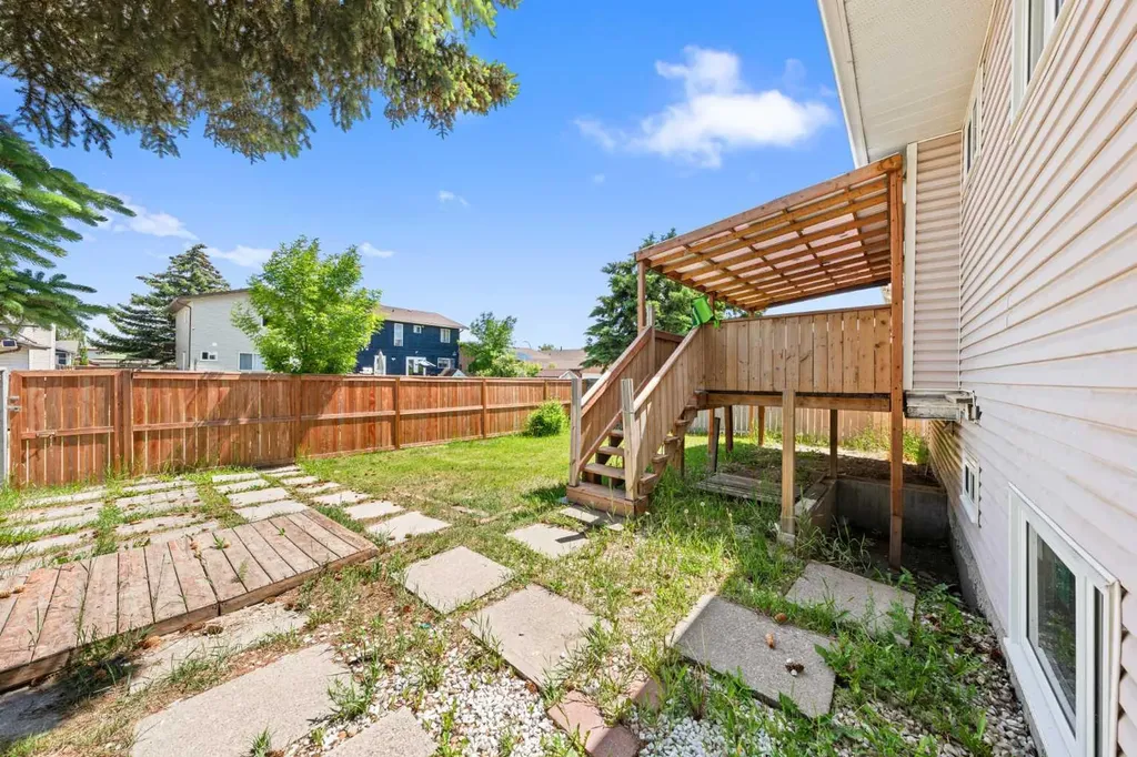 143 Castlebrook Rise NE Calgary AB T3J 1Y3