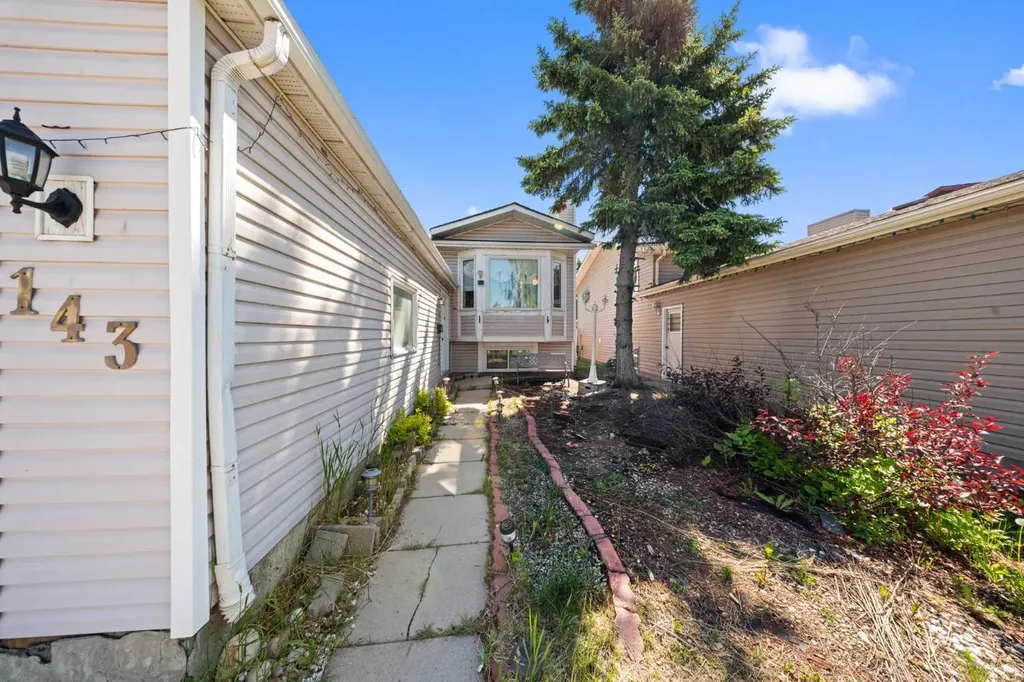 143 Castlebrook Rise NE Calgary AB T3J 1Y3
