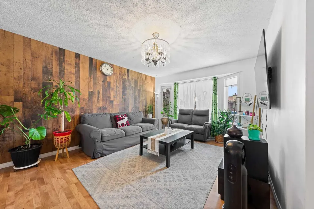 143 Castlebrook Rise NE Calgary AB T3J 1Y3