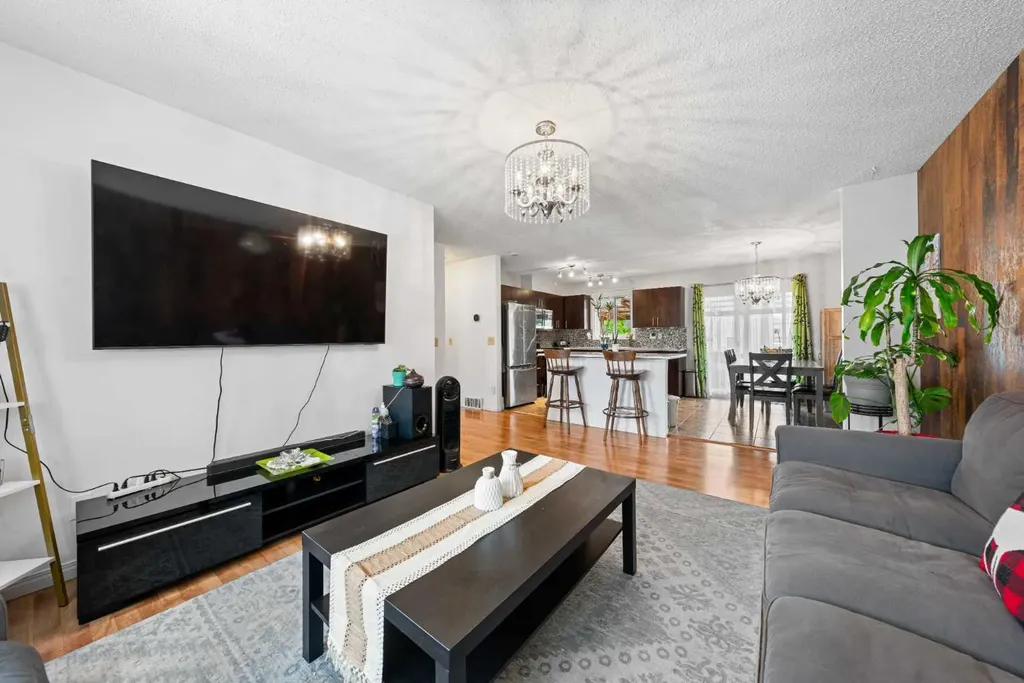 143 Castlebrook Rise NE Calgary AB T3J 1Y3