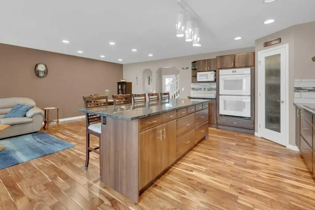 15 New Brighton Manor SE Calgary AB T2Z 4G8