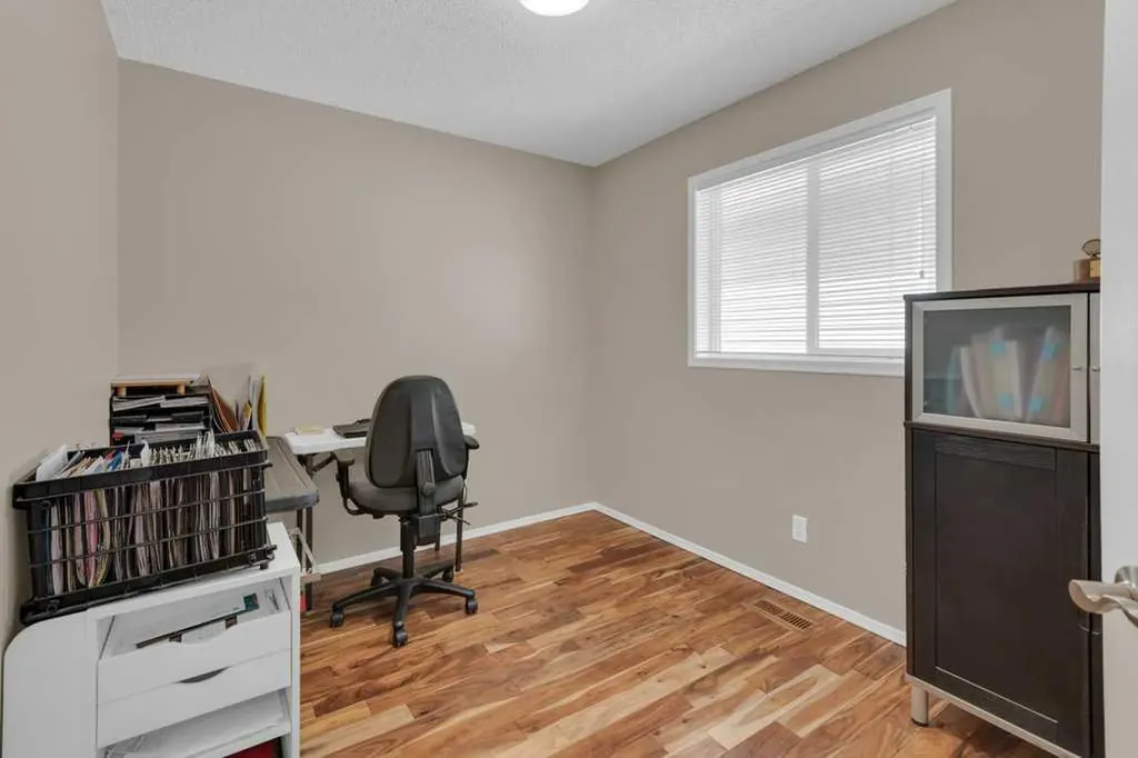 15 New Brighton Manor SE Calgary AB T2Z 4G8