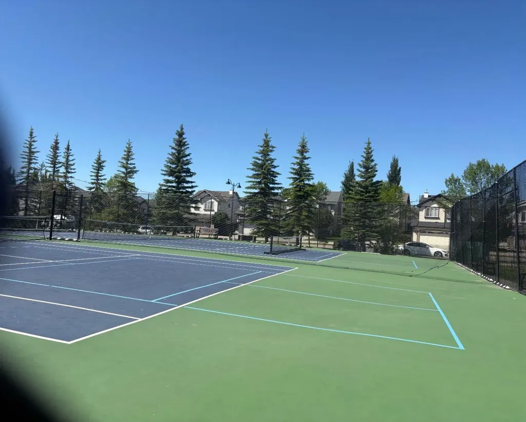 15 New Brighton Manor SE Calgary AB T2Z 4G8