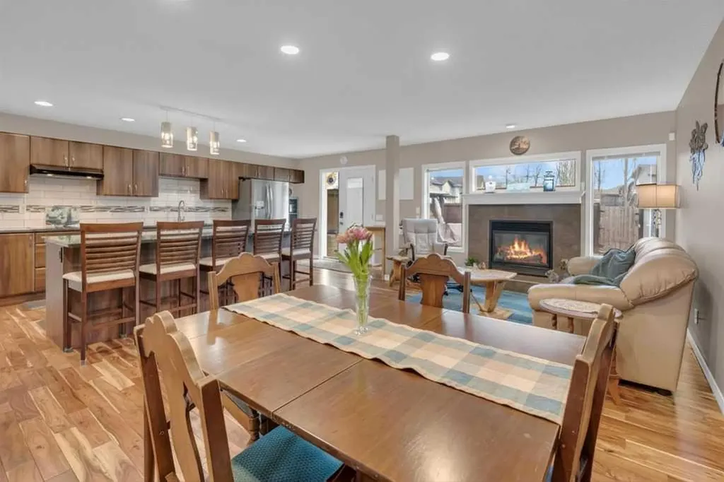 15 New Brighton Manor SE Calgary AB T2Z 4G8