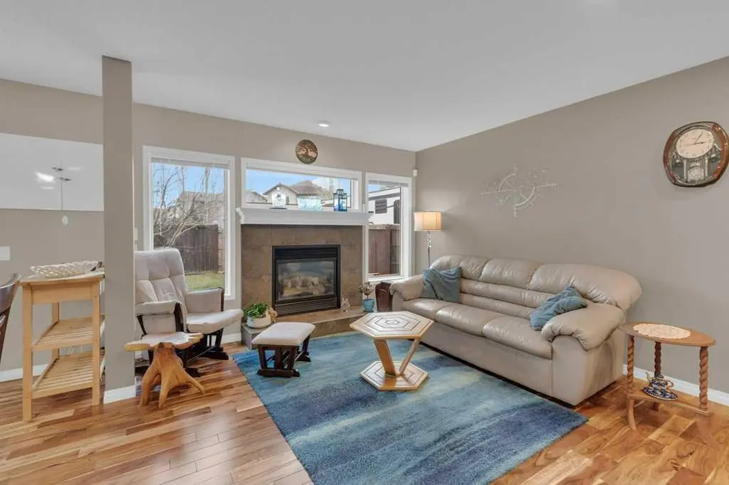15 New Brighton Manor SE Calgary AB T2Z 4G8