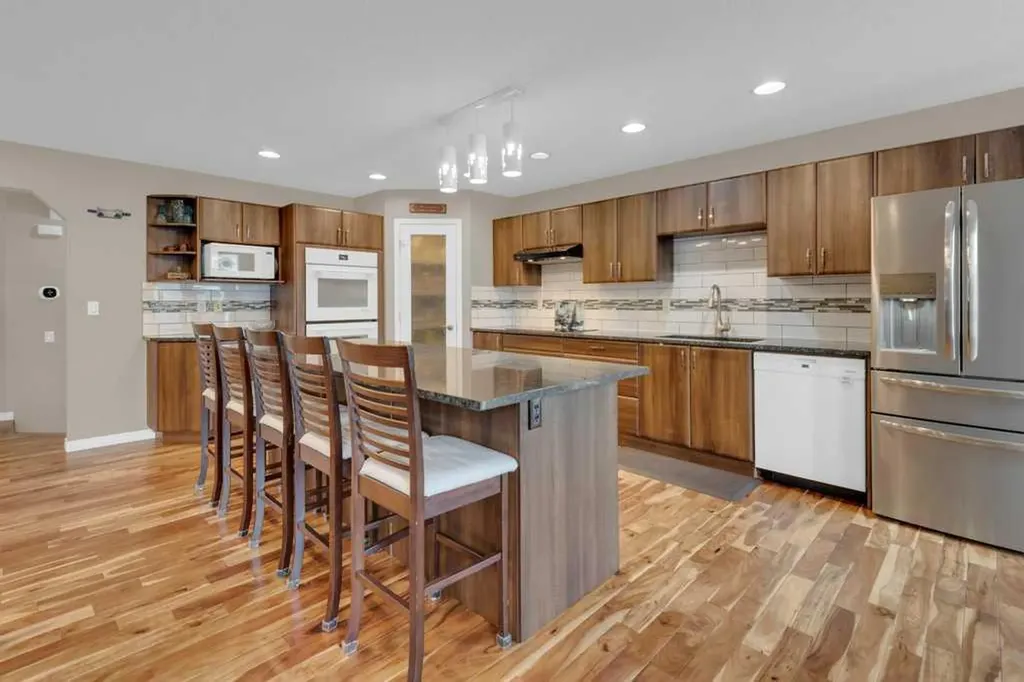 15 New Brighton Manor SE Calgary AB T2Z 4G8