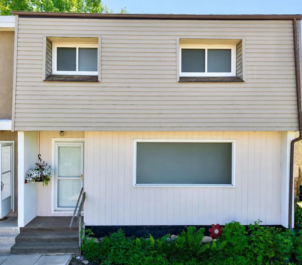 9527 89 Avenue Peace River AB T8S 1G7