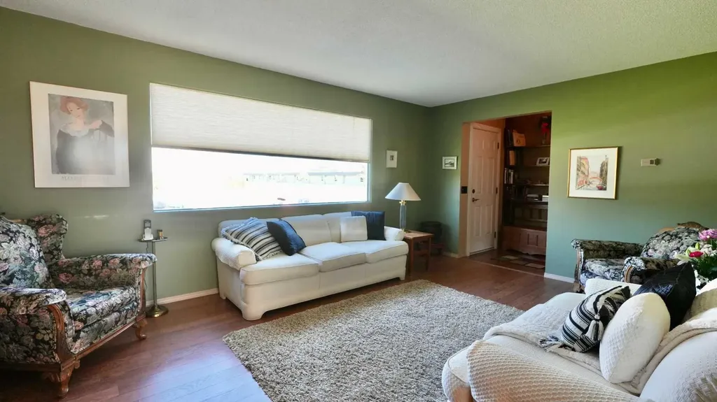 9527 89 Avenue Peace River AB T8S 1G7