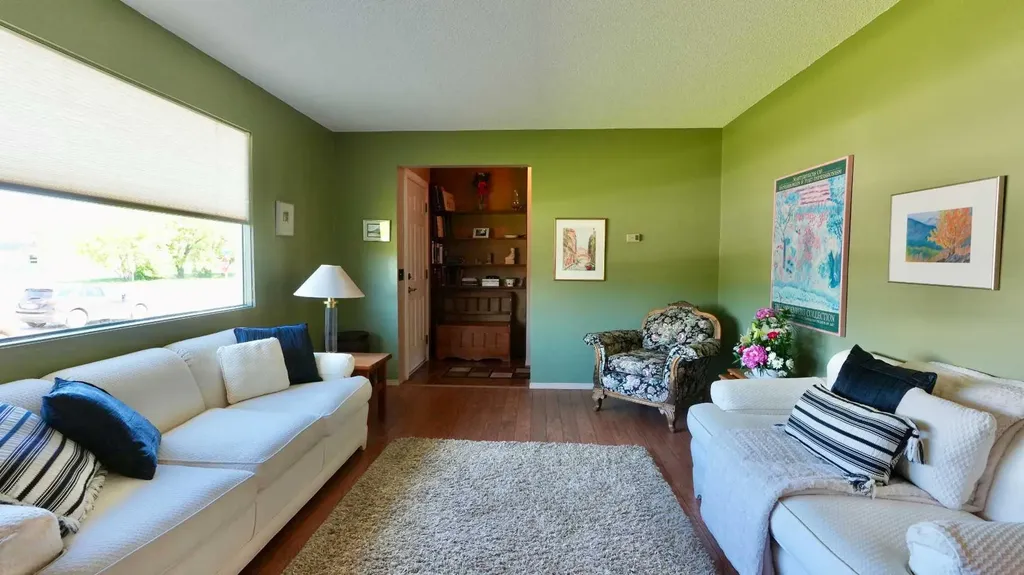9527 89 Avenue Peace River AB T8S 1G7