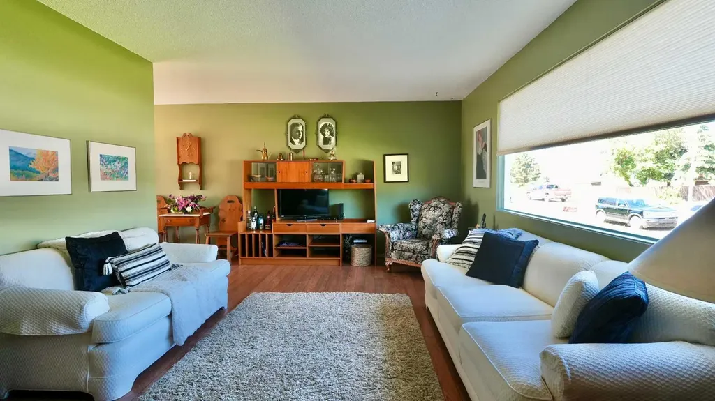 9527 89 Avenue Peace River AB T8S 1G7