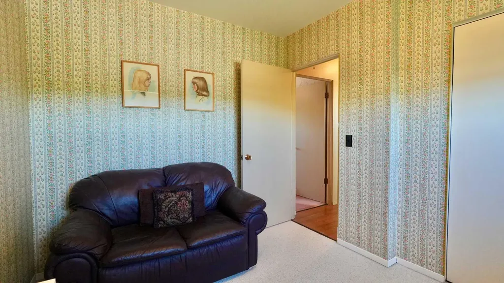 9527 89 Avenue Peace River AB T8S 1G7