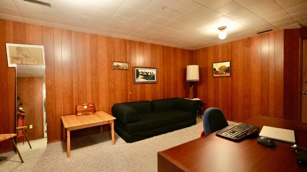 9527 89 Peace River AB T8S 1G7