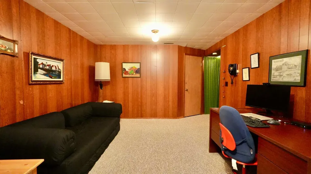 9527 89 Avenue Peace River AB T8S 1G7