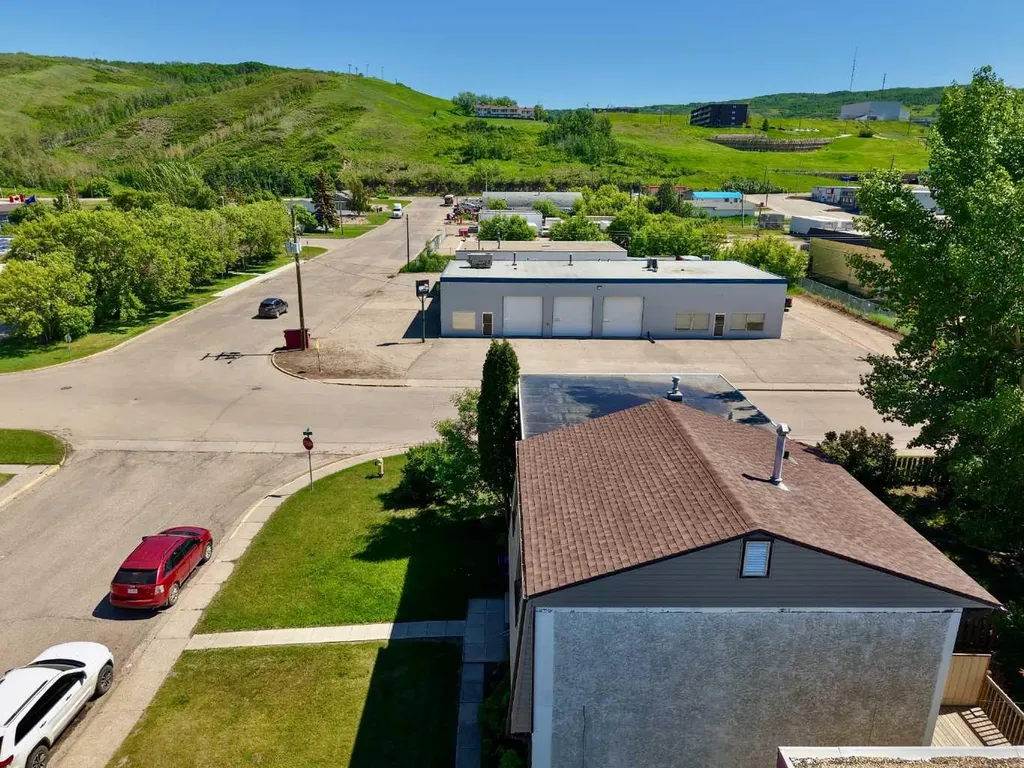 9527 89 Avenue Peace River AB T8S 1G7