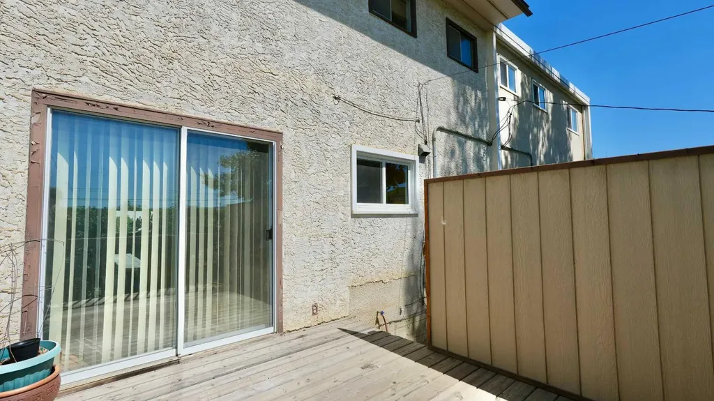 9527 89 Avenue Peace River AB T8S 1G7
