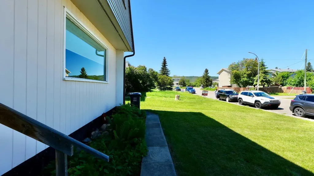 9527 89 Peace River AB T8S 1G7