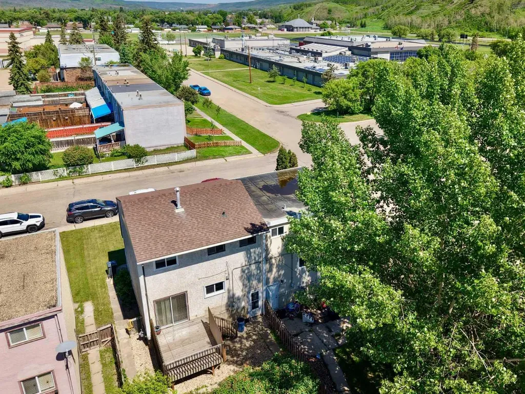 9527 89 Avenue Peace River AB T8S 1G7