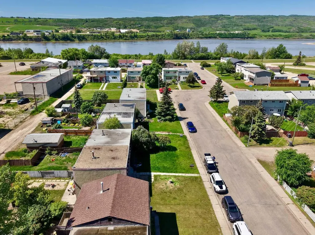 9527 89 Avenue Peace River AB T8S 1G7