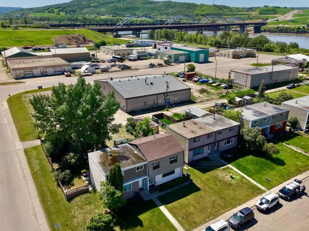 9527 89 Peace River AB T8S 1G7