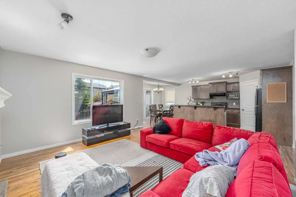 578 Luxstone Landing SW Airdrie AB T4B 0C7