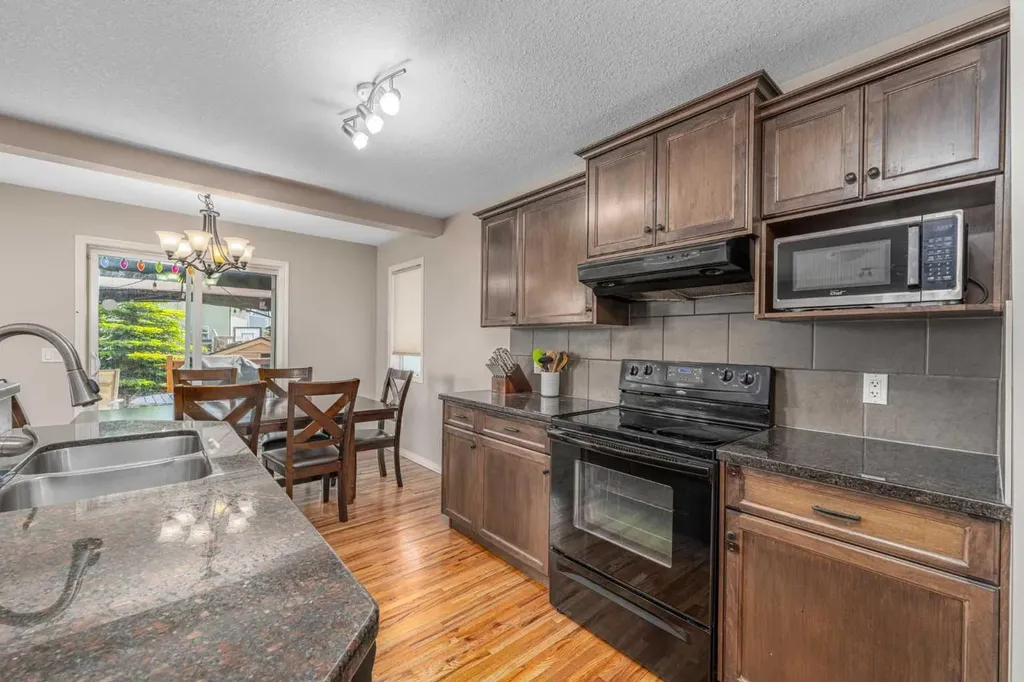 578 Luxstone Landing SW Airdrie AB T4B 0C7