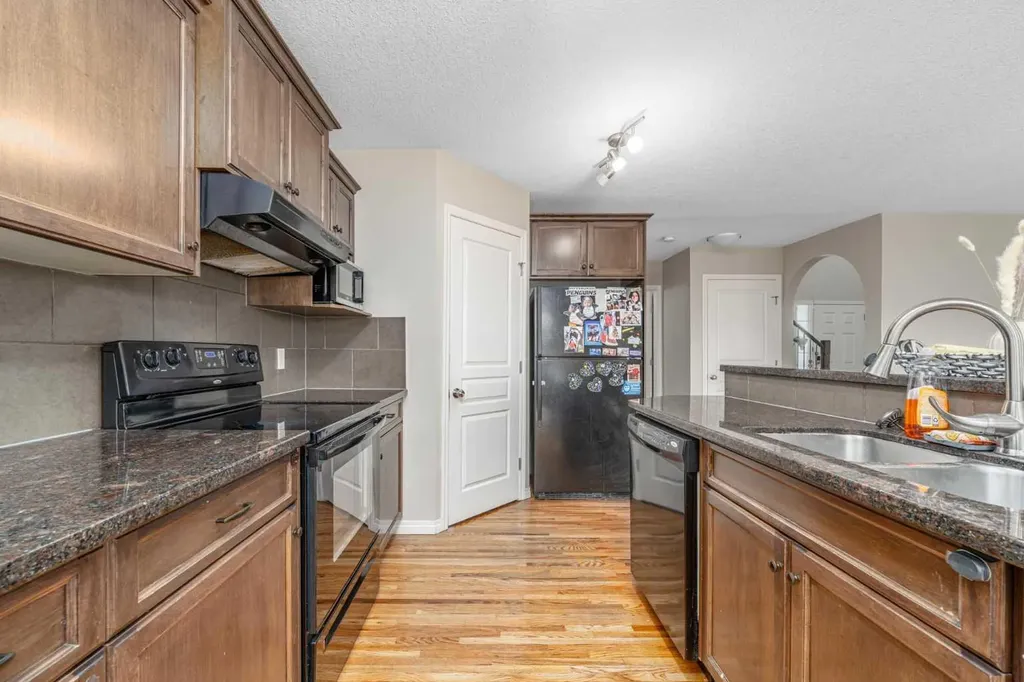 578 Luxstone Landing SW Airdrie AB T4B 0C7