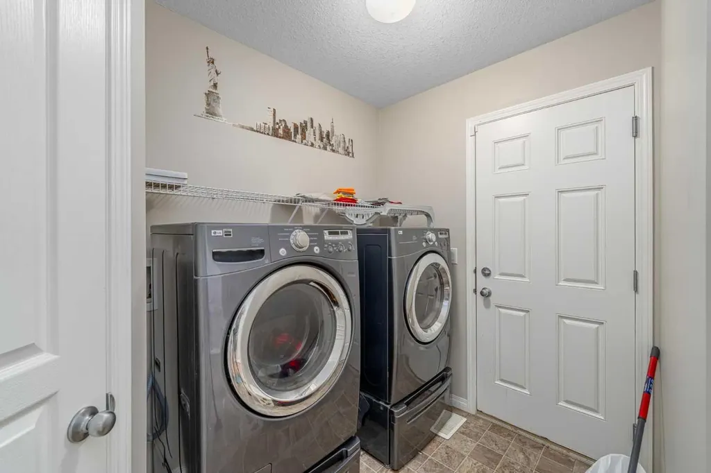 578 Luxstone Landing SW Airdrie AB T4B 0C7