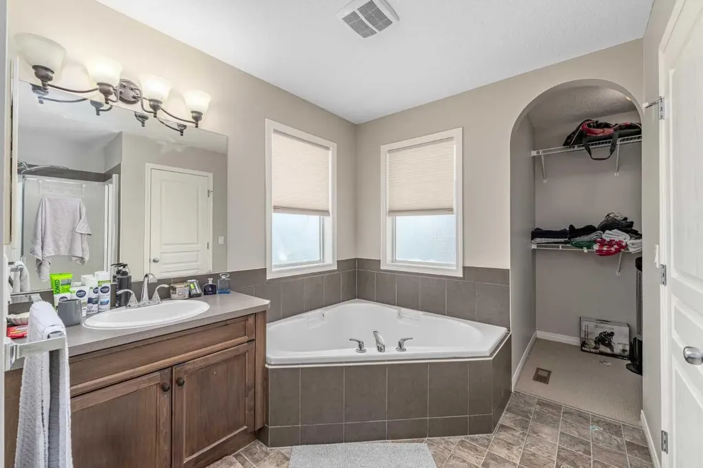 578 Luxstone Landing SW Airdrie AB T4B 0C7